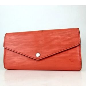 Authentic Louis Vuitton  Portefeiulle Sara Purse Leather